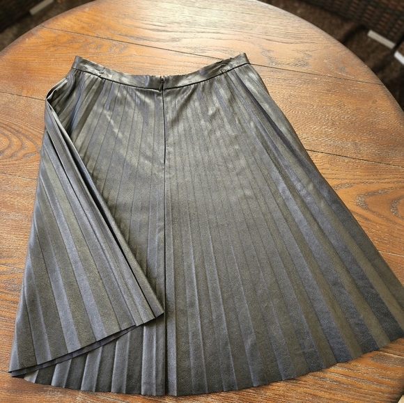 Calvin Klein Faux Leather Pleated Skirt size 4 - Picture 2 of 11
